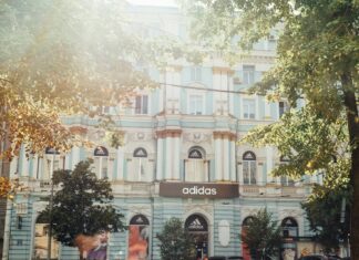 Adidas je opäť v zisku, v prvom štvrťroku zarobil 170 miliónov eur Adidas je opäť v zisku, v prvom štvrťroku zarobil 170 miliónov eur