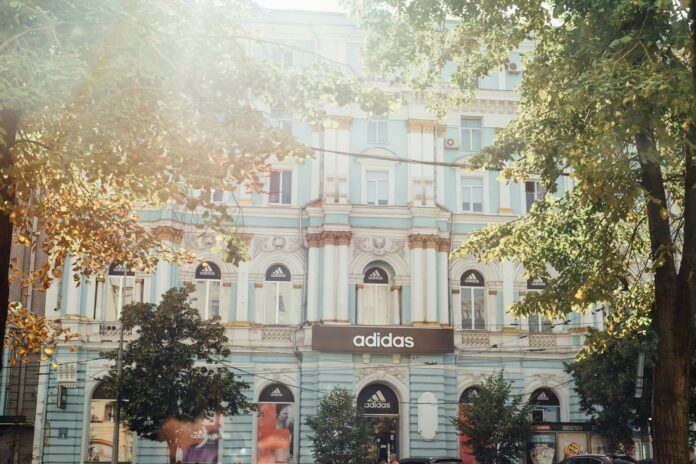 Adidas je opäť v zisku, v prvom štvrťroku zarobil 170 miliónov eur