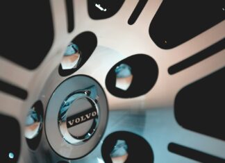 Spoločnosť Volvo Cars v prvom štvrťroku zvýšila základný prevádzkový zisk Štvrťročný predaj vzrástol medziročne o 12 % na 182 687 vozidiel. Spoločnosť dosiahla v prvom štvrťroku rekordný predaj na viac ako desiatich trhoch vrátane Nemecka, Francúzska, Kanady a Turecka.