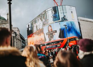 Britský maloobchodný reťazec Marks & Spencer zvýšil celoročný zisk o 58 percent Marks & Spencer zvýšil v minulom finančnom roku zisk pred zdanením a po úprave o jednorazové položky o 58 %. Výsledky prekonali očakávania analytikov.