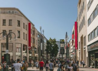 Vodafone zvýšil celoročný zisk nad 11 miliárd EUR, rast vykazuje aj v Európe Vodafonu sa zvýšil zisk, prosperuje v celej Evrope