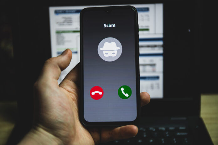 Incoming call from Scammer Online scam on phone