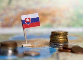 Slovenský obchodný prebytok v apríli výrazne klesol slovensko
