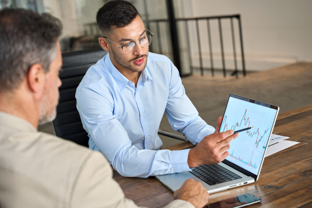 Financial advisor explaining invest stock market data consulting investor - Forex.sk trhy, sadzby, momenty