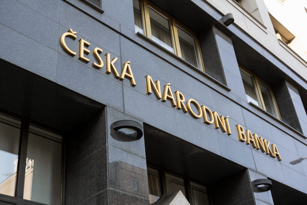 Ceska narodni banka Czech national bank Ostrava Czech Republic Czechia - July 30 2020 Central and reserve bank Building with symbol of financial institution - Forex.sk Hypotéky, Česká národní banka, banky, sadzby, inflácie