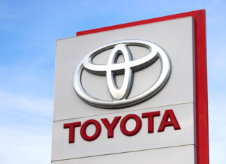 Toyota znížila odhad celoročného prevádzkového zisku o 16 percent toyota