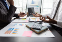 Podielové fondy vs. ETF: Kde vám poplatky zničia zisk a čo vybrať? investície