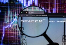 Bloomberg: Vstupom SpaceX na burzu sa môžu obohatiť Trumpovi úradníci SpaceX