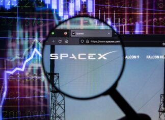 Bloomberg: Vstupom SpaceX na burzu sa môžu obohatiť Trumpovi úradníci SpaceX
