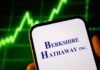 Berkshire Hathaway akcie (Trieda A vs. Trieda B) a stratégia Warrena Buffetta: Prečo gigant drží rekordnú hotovosť a ako kopírovať jeho portfólio? Berkshire