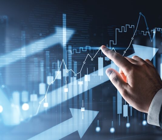 OECD zlepšila odhad tohtoročného rastu ekonomiky, drží ju rast investícií okolo AI Graf. Zdroj fotky: Adobe Stock